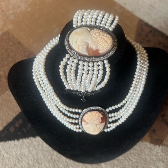 Freshwater pearls Cameo Necklace - Picture 12 of 12